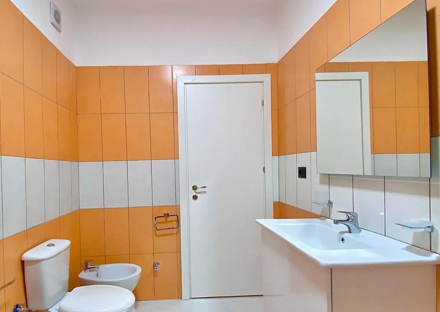 Lulu Suites- Lime Golem  Apartment